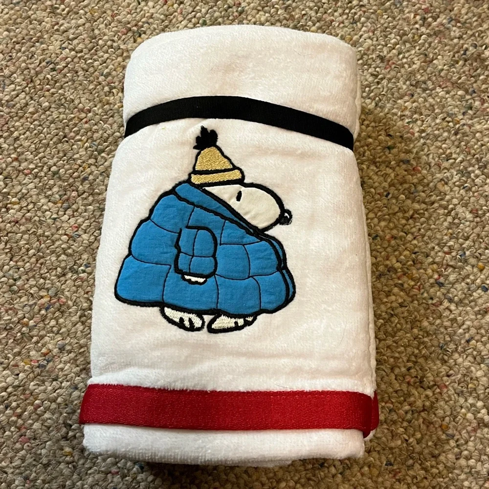 🆕 Peanuts Snoopy Puffer Coat Hand Towels 2 Pack